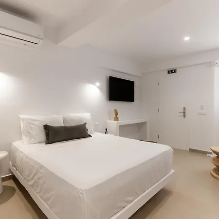 Ryous St John Apartahotel 3*